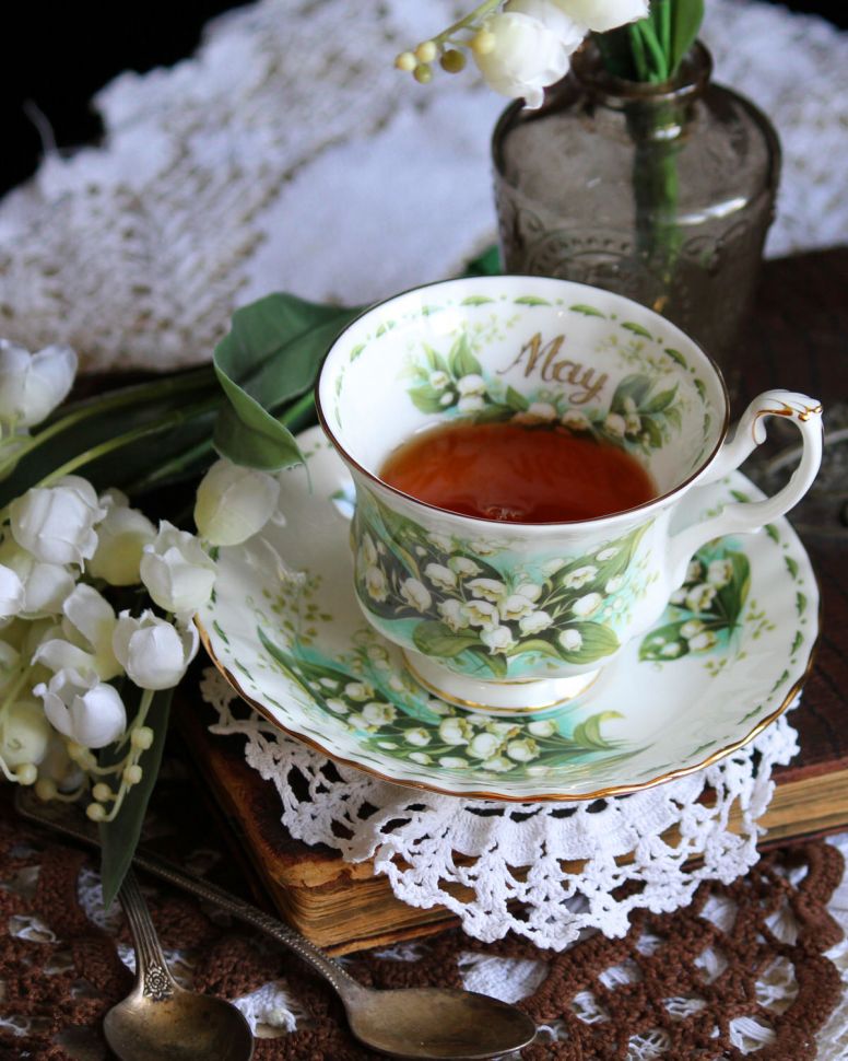 Чайная пара Royal Albert Май 1970 г. 12 месяцев