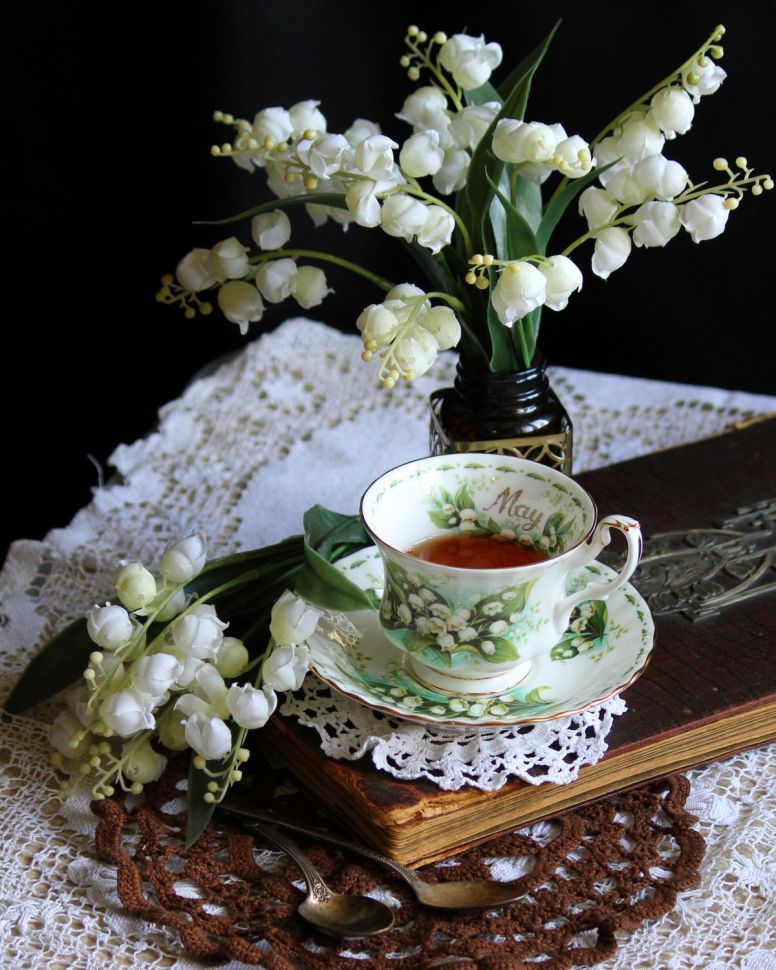 Чайная пара Royal Albert Май 1970 г. 12 месяцев