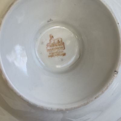 Бульонница с крышкой на блюдe Maastricht Petrus Regout 700 мл фарфор Голландия