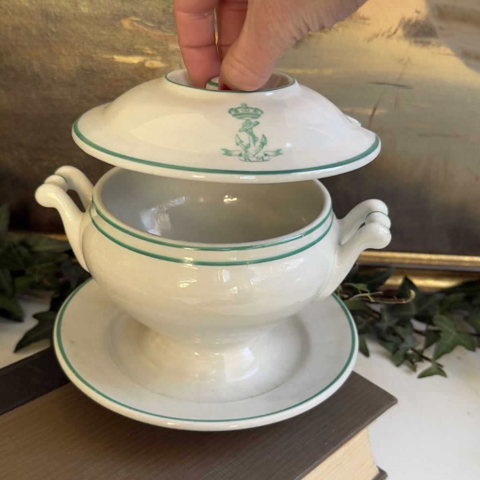 Бульонница с крышкой на блюдe Maastricht Petrus Regout 700 мл фарфор Голландия