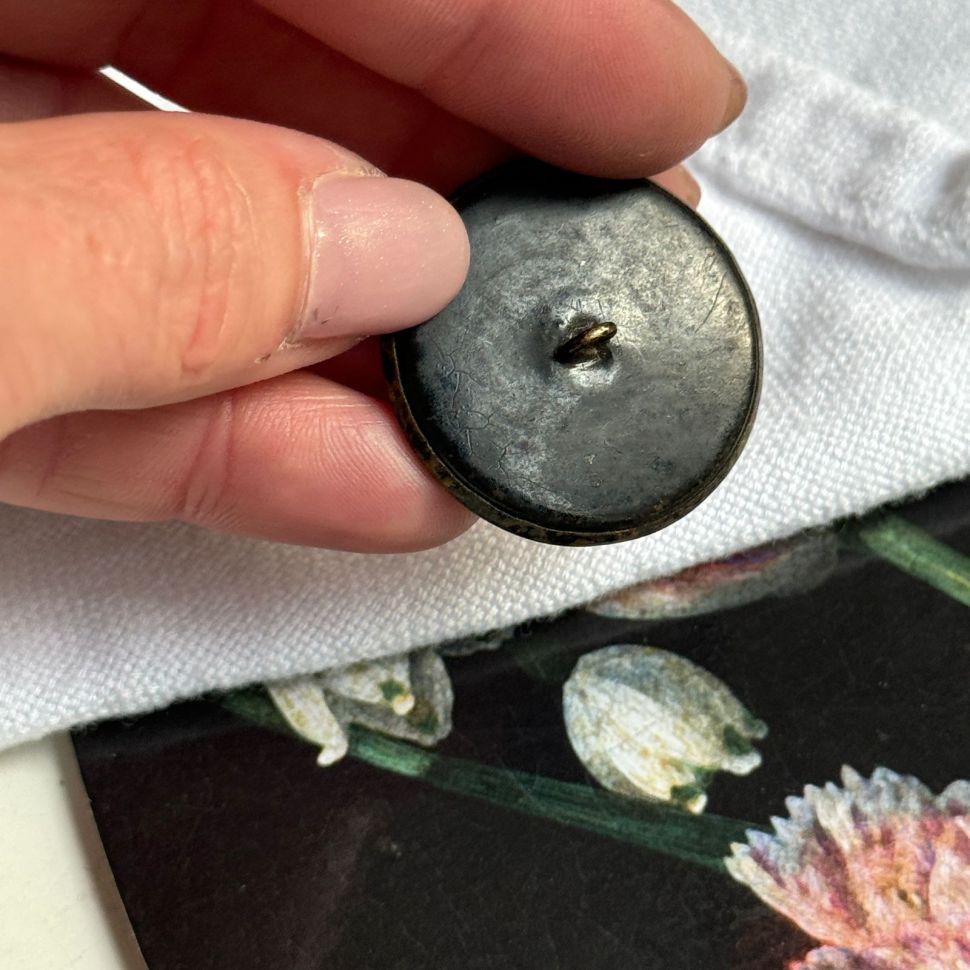 Пуговица старинная Ромео и Джульетта 3 см латунь