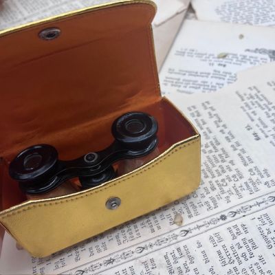 Бинокль театральный винтажный в чехле