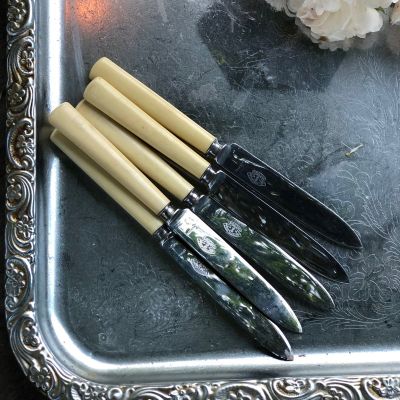 Нож с бакелитовой ручкой 18,5 см