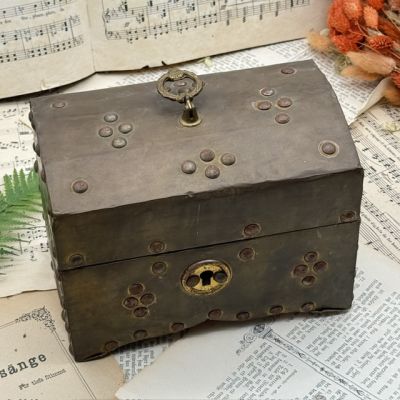 Шкатулка сундучок 21х13х22 см дерево латунь