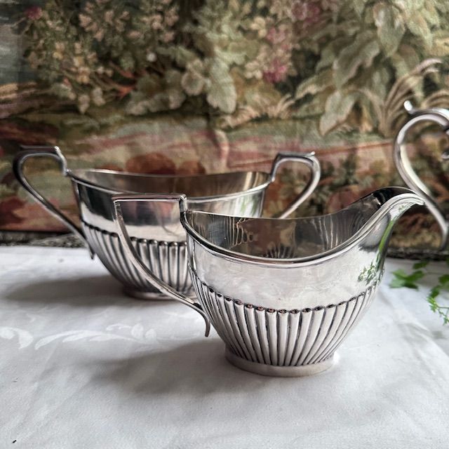 Молочник 350 мл мельхиор серебрение Англия 50-е годы