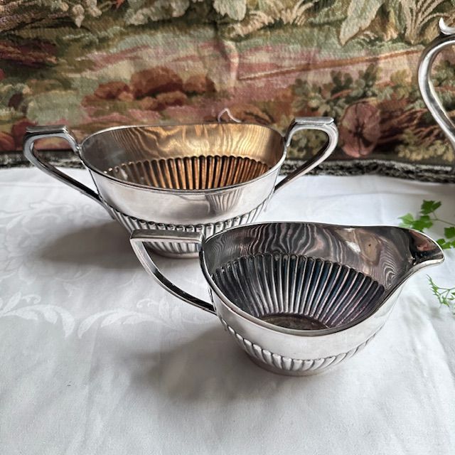 Молочник 350 мл мельхиор серебрение Англия 50-е годы