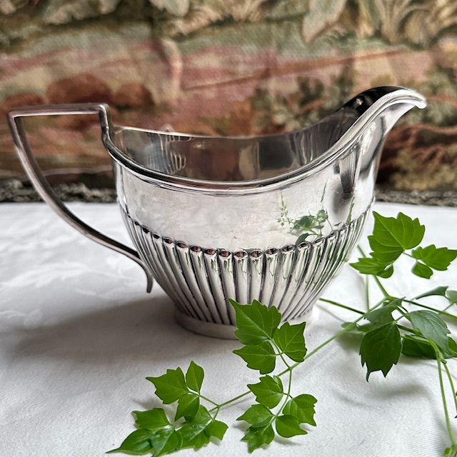 Молочник 350 мл мельхиор серебрение Англия 50-е годы