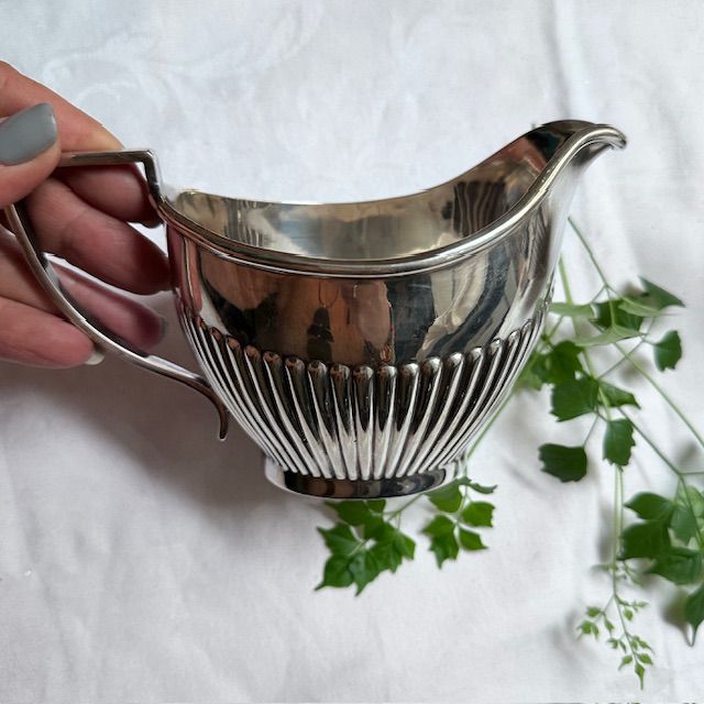 Молочник 350 мл мельхиор серебрение Англия 50-е годы