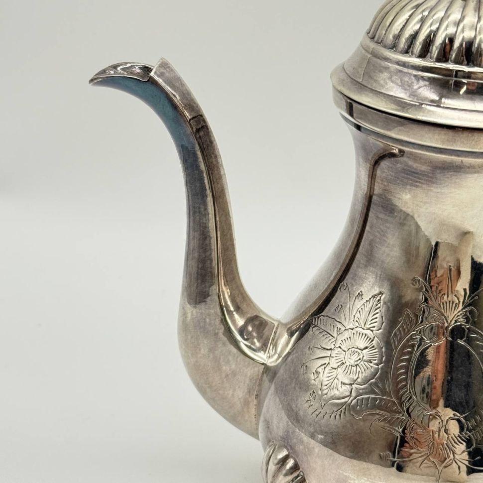 Кофейник на фигурных ножках 800 мл серебрение