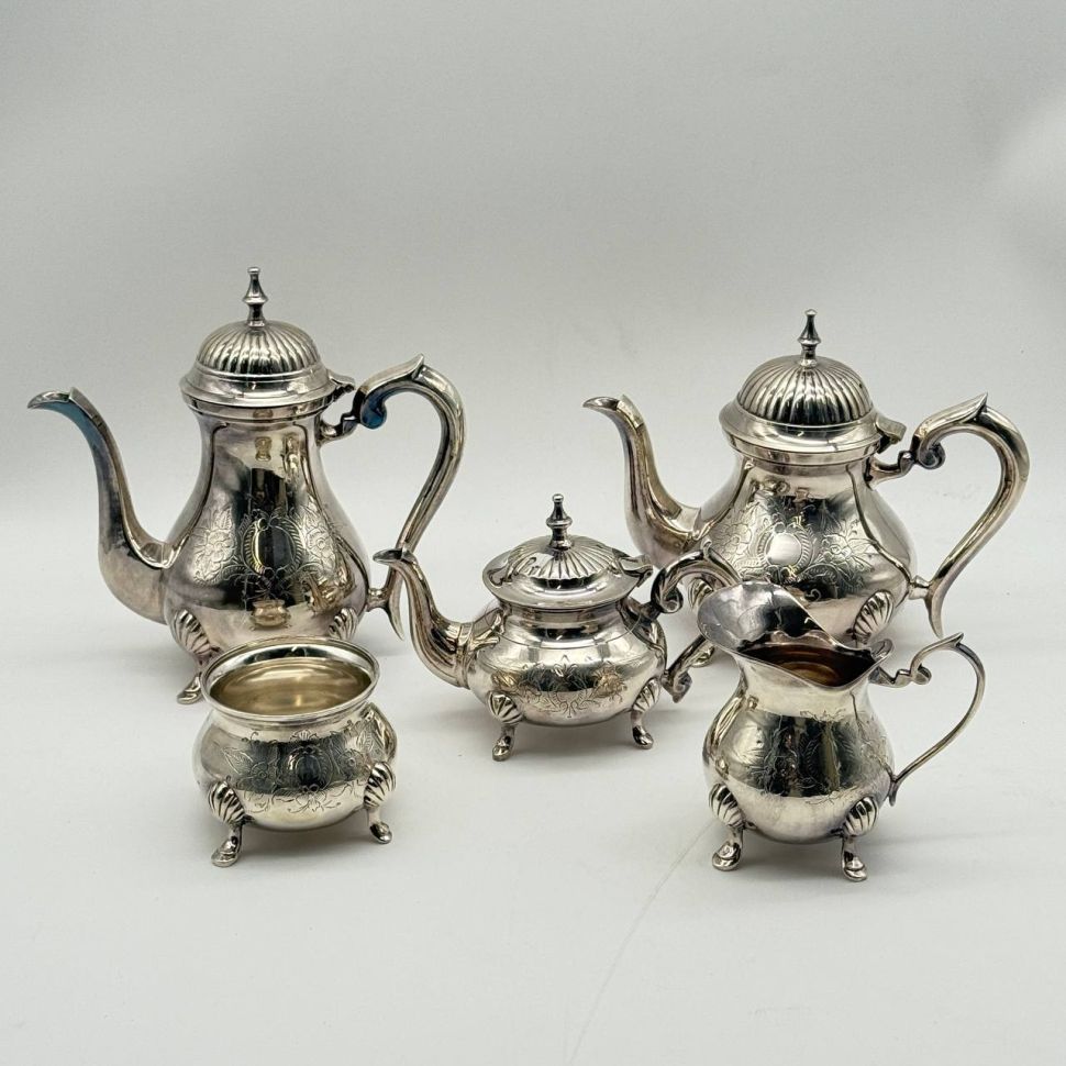 Кофейник на фигурных ножках 800 мл серебрение