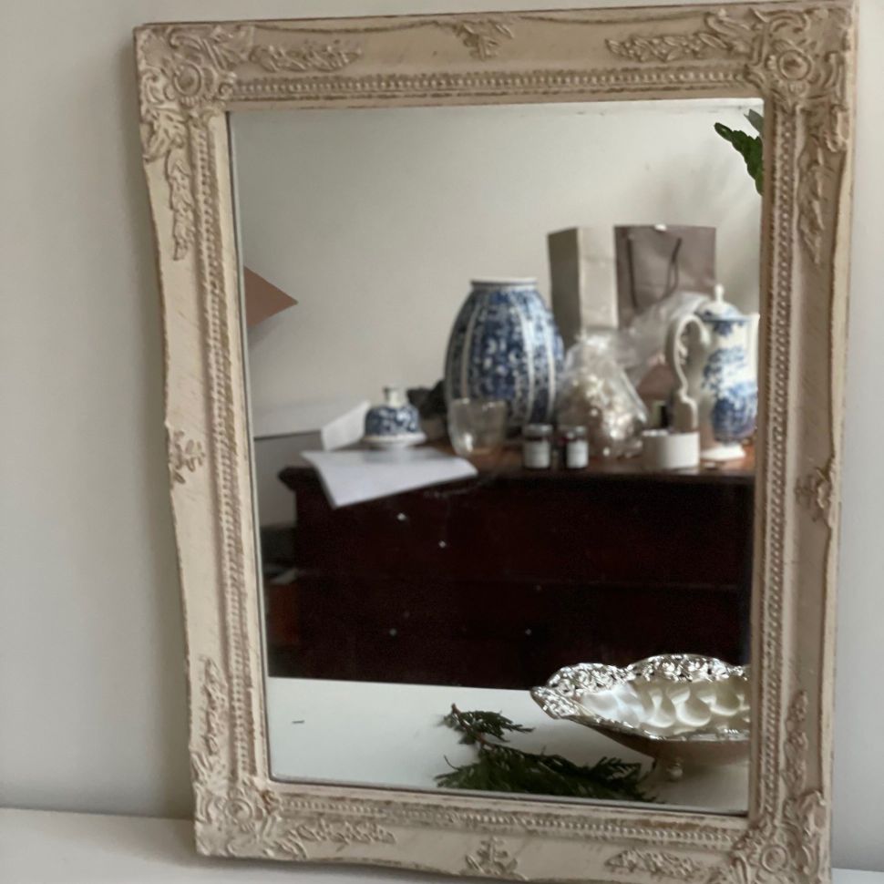 Зеркало 36х45 см в деревянной раме