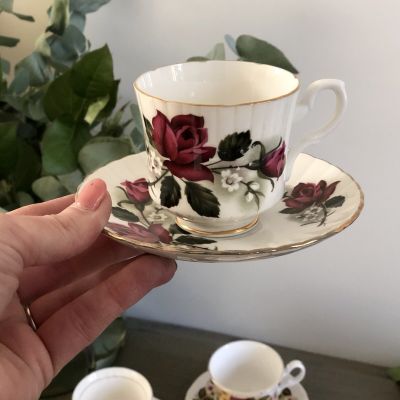 ​Кофейная пара бордовые розы Salisbury England, костяной фарфор
