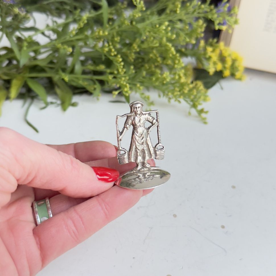 Статуэтка мини Крестьянка с коромыслом серебрение Голландия