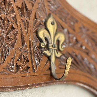 Вешалка настенная Лилия четыре крючка 68 см 