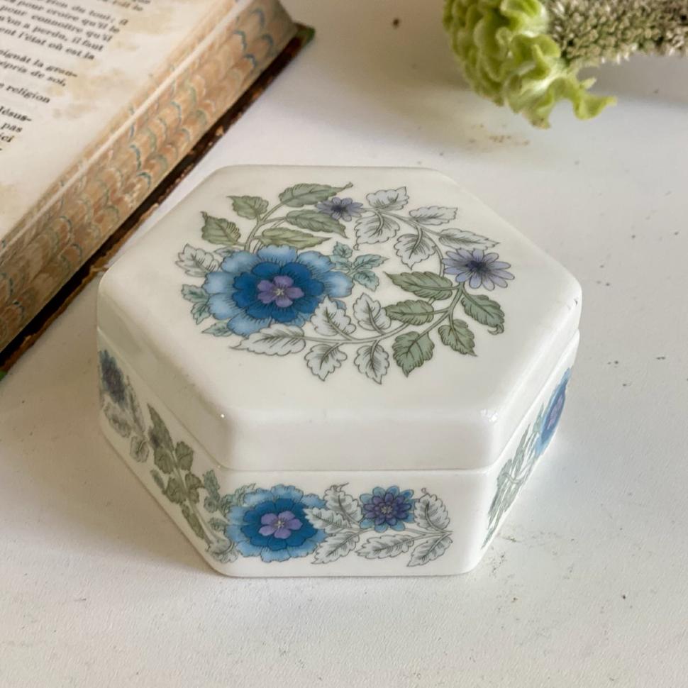 Шкатулка бонбоньерка 10 см Wedgwood Clementins Англия