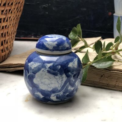 Баночка декоративная с крышкой фарфор