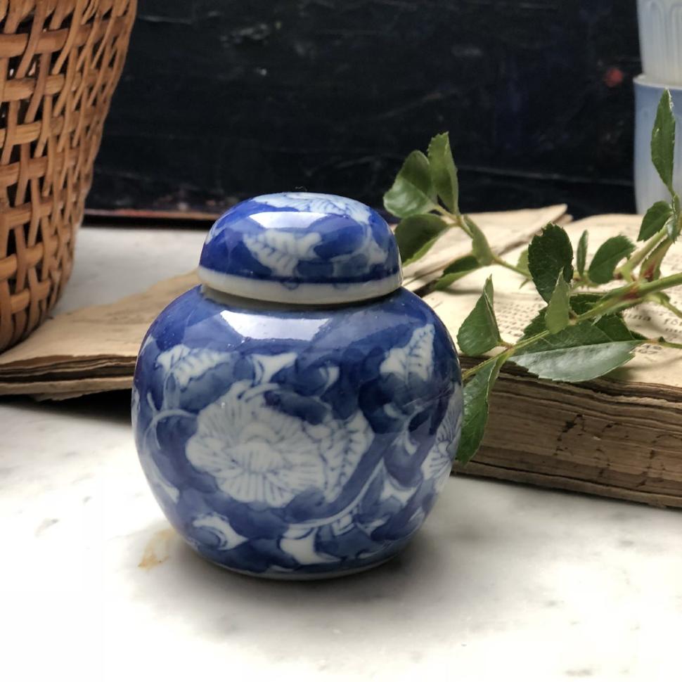 Баночка декоративная с крышкой фарфор