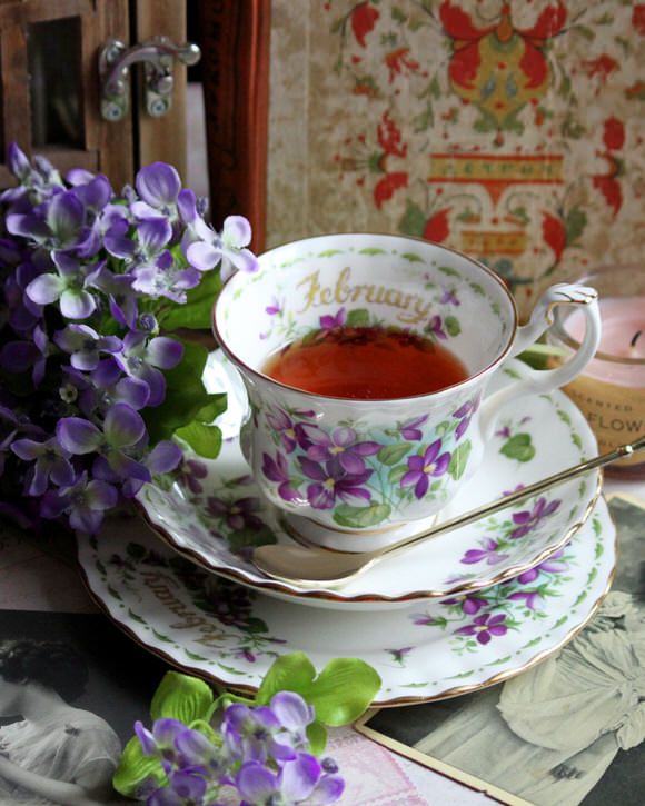 Чайная пара Royal Albert Февраль 1970 г. 12 месяцев