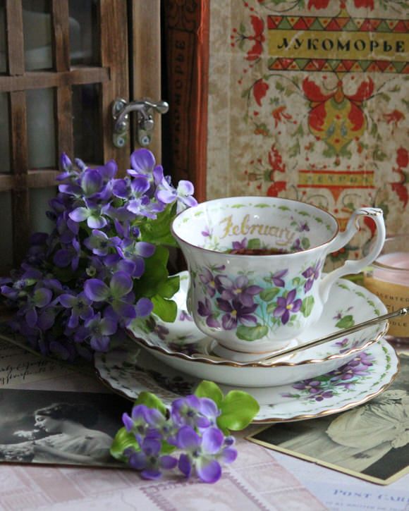 Чайная пара Royal Albert Февраль 1970 г. 12 месяцев