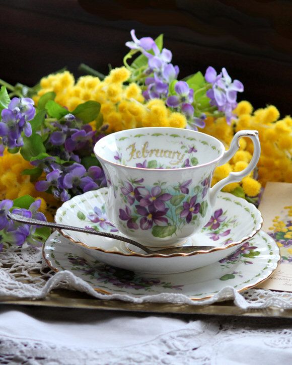 Чайная пара Royal Albert Февраль 1970 г. 12 месяцев