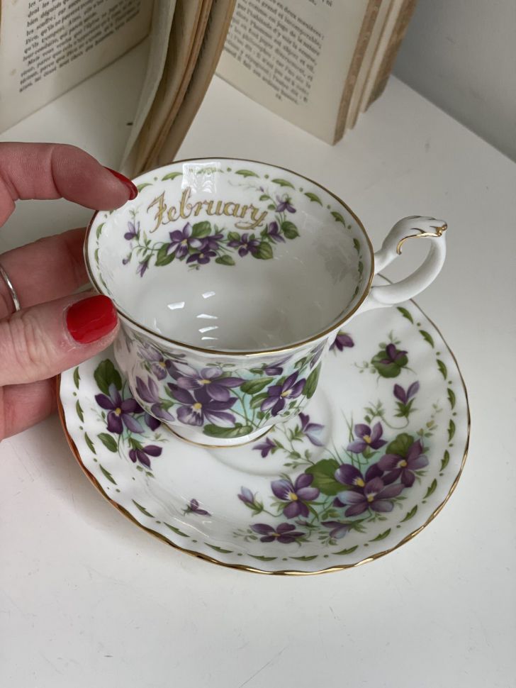 Чайная пара Royal Albert Февраль 1970 г. 12 месяцев