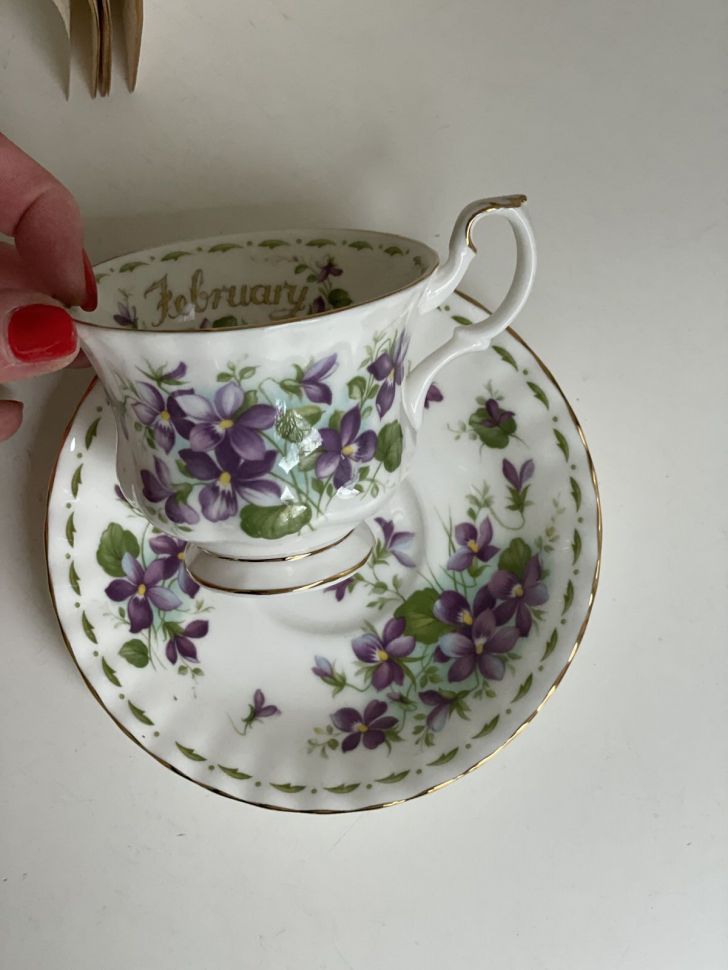 Чайная пара Royal Albert Февраль 1970 г. 12 месяцев