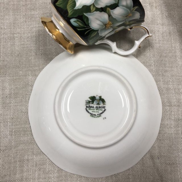 Чайная пара черный Royal Albert Provincial Flowers Trillium 200 мл Англия