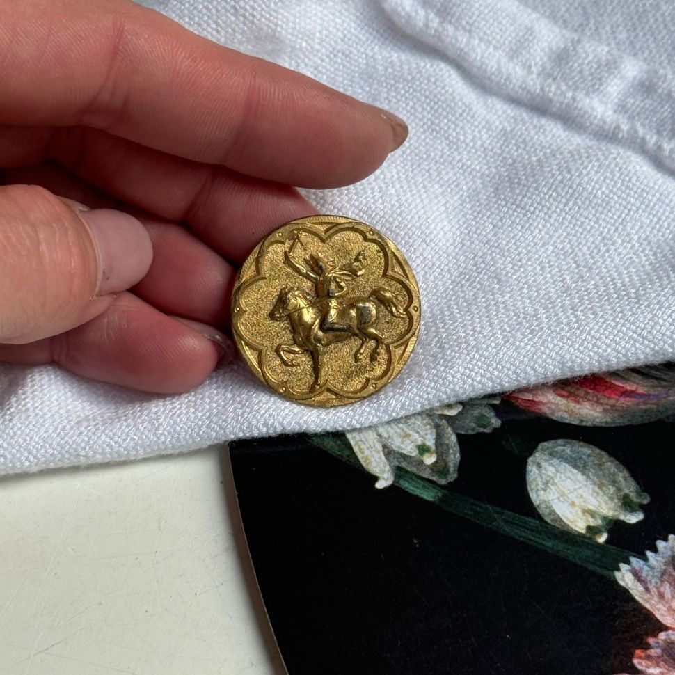Пуговица старинная Всадник 2,7 см латунь