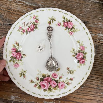 Тарелка Royal Albert 12 месяцев Июнь 21см Англия
