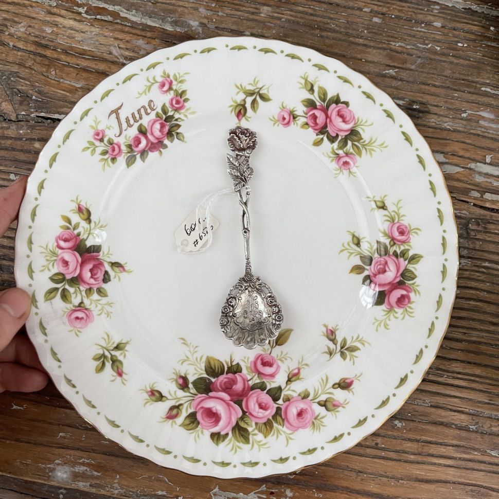 Тарелка Royal Albert 12 месяцев Июнь 21см Англия