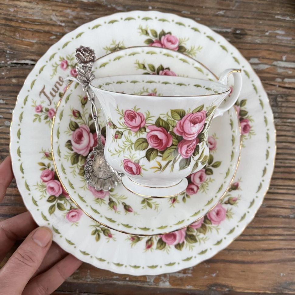 Тарелка Royal Albert 12 месяцев Июнь 21см Англия