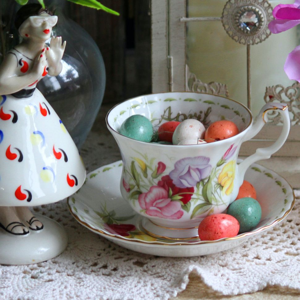 Чайная пара Royal Albert Апрель 1970 г. 12 месяцев