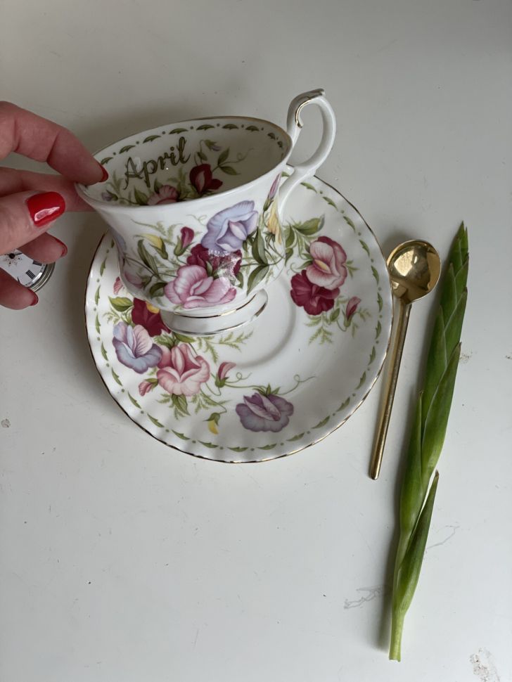 Чайная пара Royal Albert Апрель 1970 г. 12 месяцев