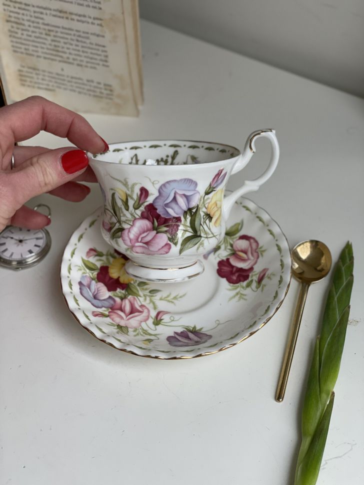 Чайная пара Royal Albert Апрель 1970 г. 12 месяцев