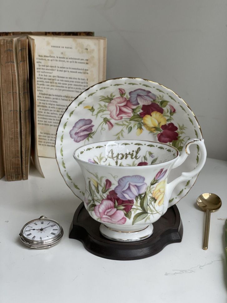 Чайная пара Royal Albert Апрель 1970 г. 12 месяцев