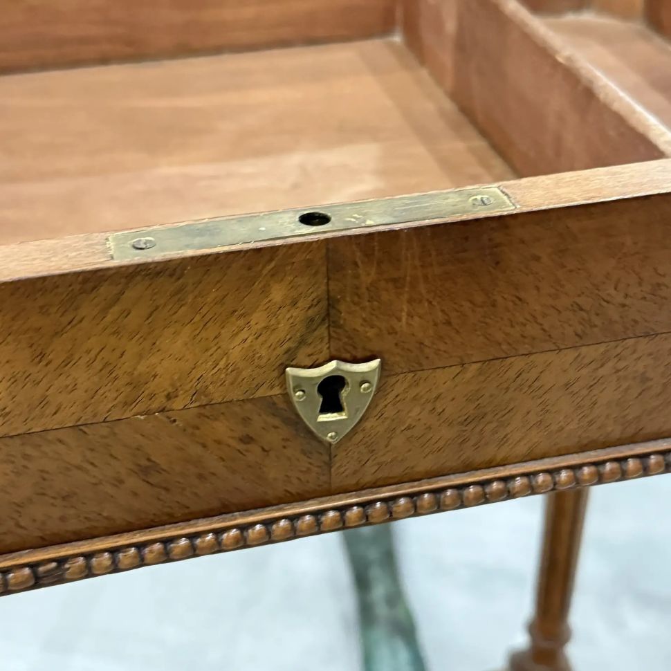 Туалетный столик в стиле Людовика XVI Франция дерево