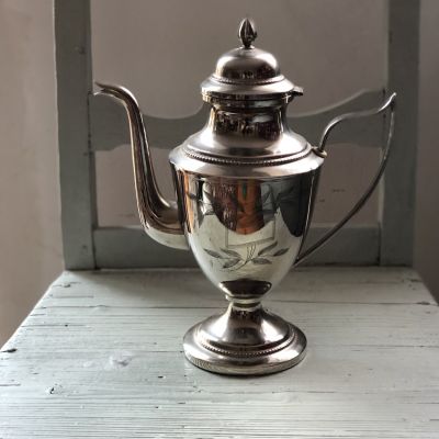 Кофейник высокий на ножке 1л