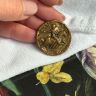 Пуговица старинная Рыцарь на коне 3 см медь