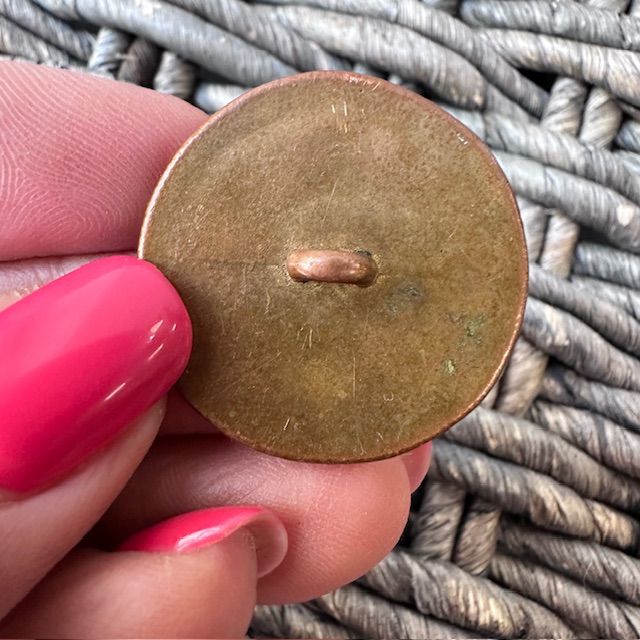 Пуговица старинная Рыцарь на коне 3 см медь