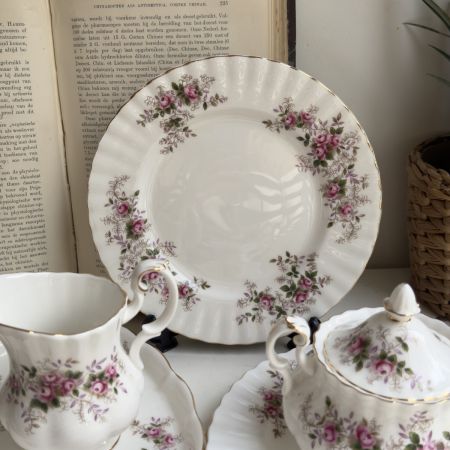Тарелка для завтрака Lavender Rose Royal Albert 1961 г. 21 см Англия