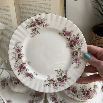 Тарелка для завтрака Lavender Rose Royal Albert 1961 г. 21 см Англия