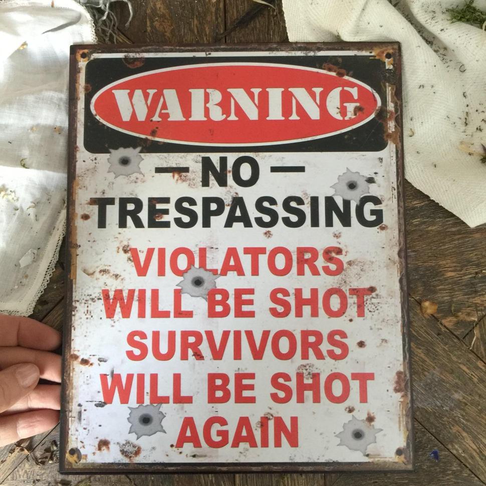 Табличка декоративная металлическая WARNING