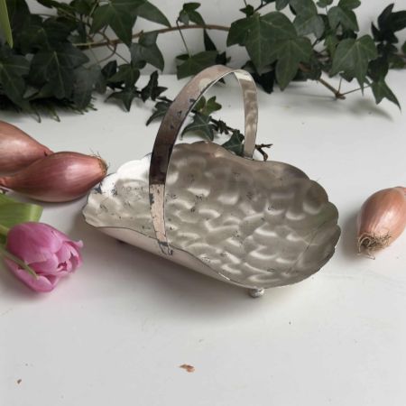 Конфетница с ручкой 17 см металлический сплав