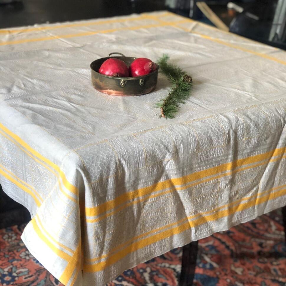 Скатерть серая с желтой полосой 120х120 см лен
