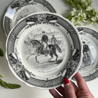 Тарелка Sarreguemines Школа верховой езды 19 см Франция конец 19 в.  