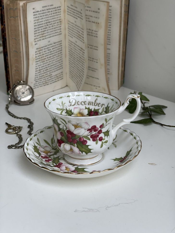 Чайная пара Royal Albert Декабрь 1970 г. 12 месяцев