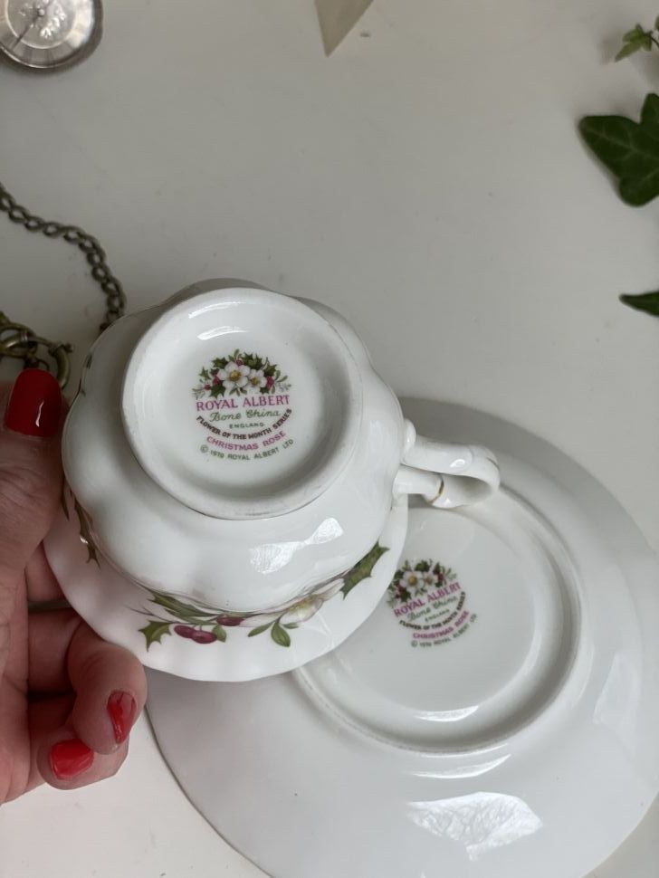 Чайная пара Royal Albert Декабрь 1970 г. 12 месяцев
