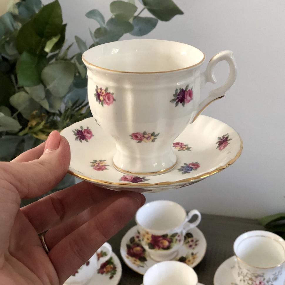 Кофейная пара маленькие розочки Crown Staffordshire England, костяной фарфор