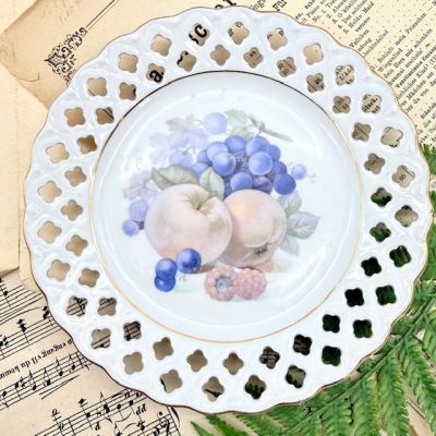 Тарелка с ажурным краем Яблоки и виноград 17 см фарфор Бавария