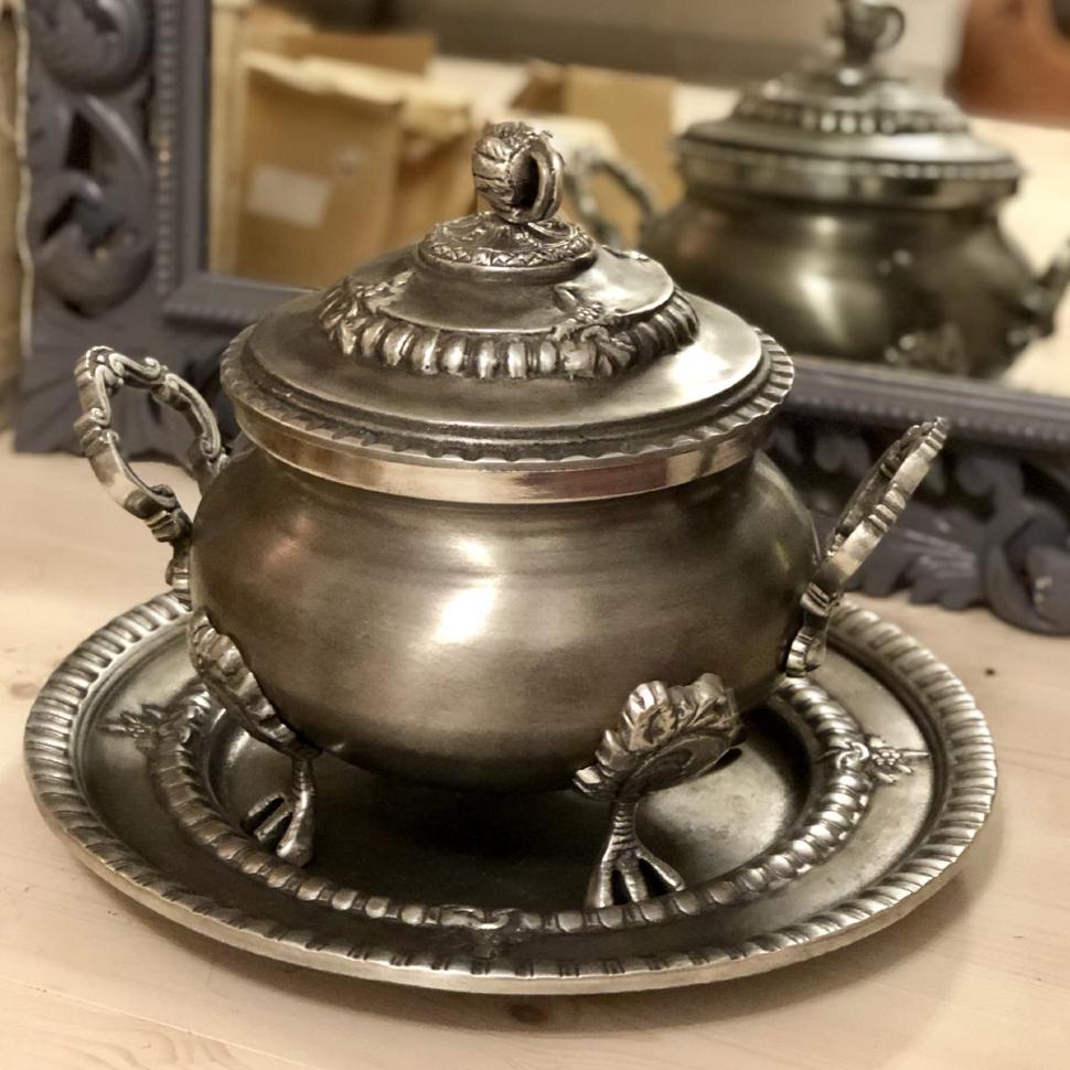 Котелок горшок с ручками на куриных лапках 5 л и поднос